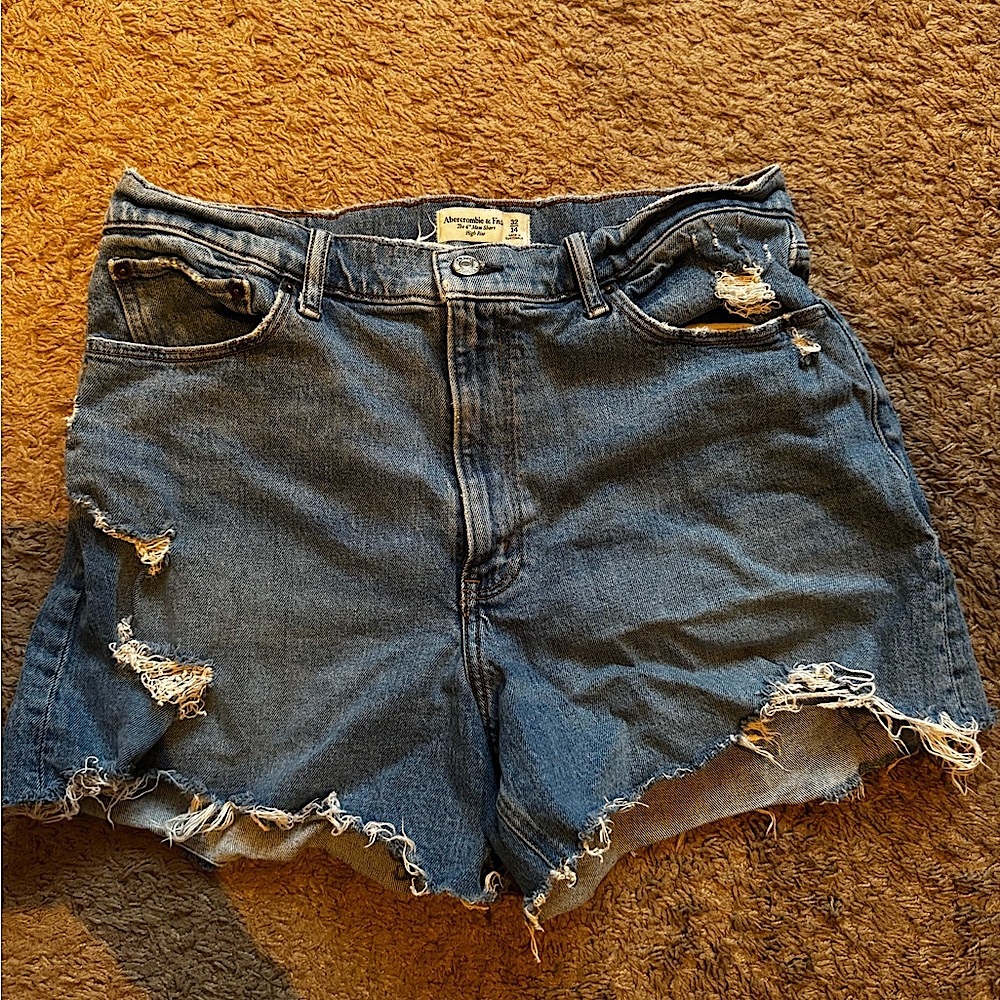 Abercrombie Mom Short size 32